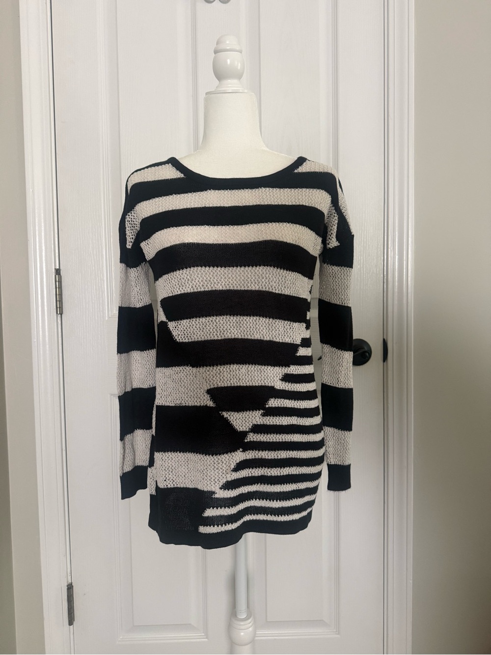 GB Long-sleeved Black/White Asymmetrical Striped Open Knit Sweater - SzM